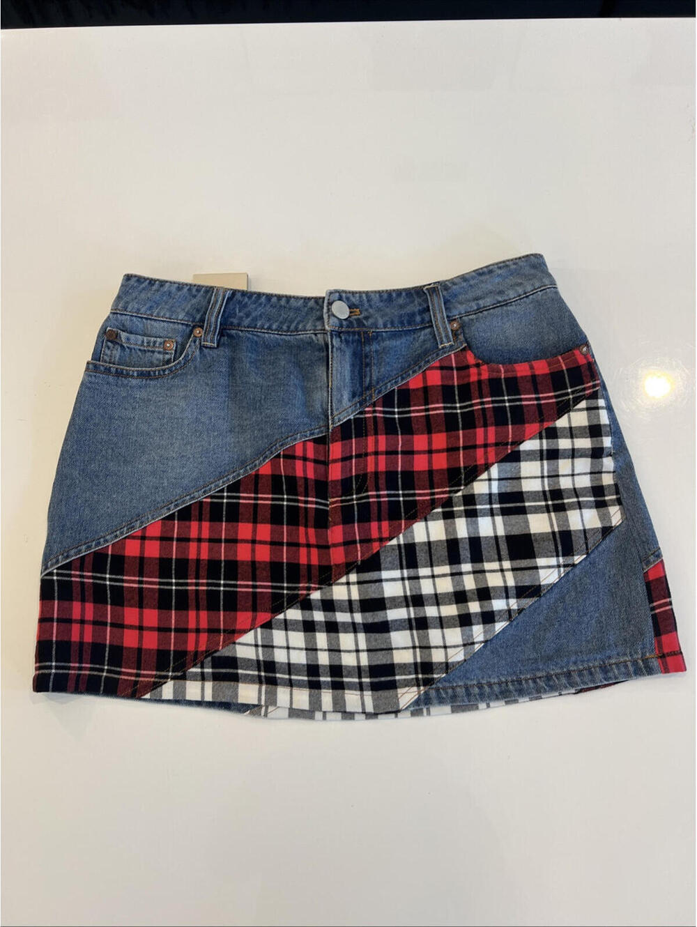 $350 Alice+Olivia Lisanne Patchwork Denim Mini Skirt Size 30 - Picture 3 of 5